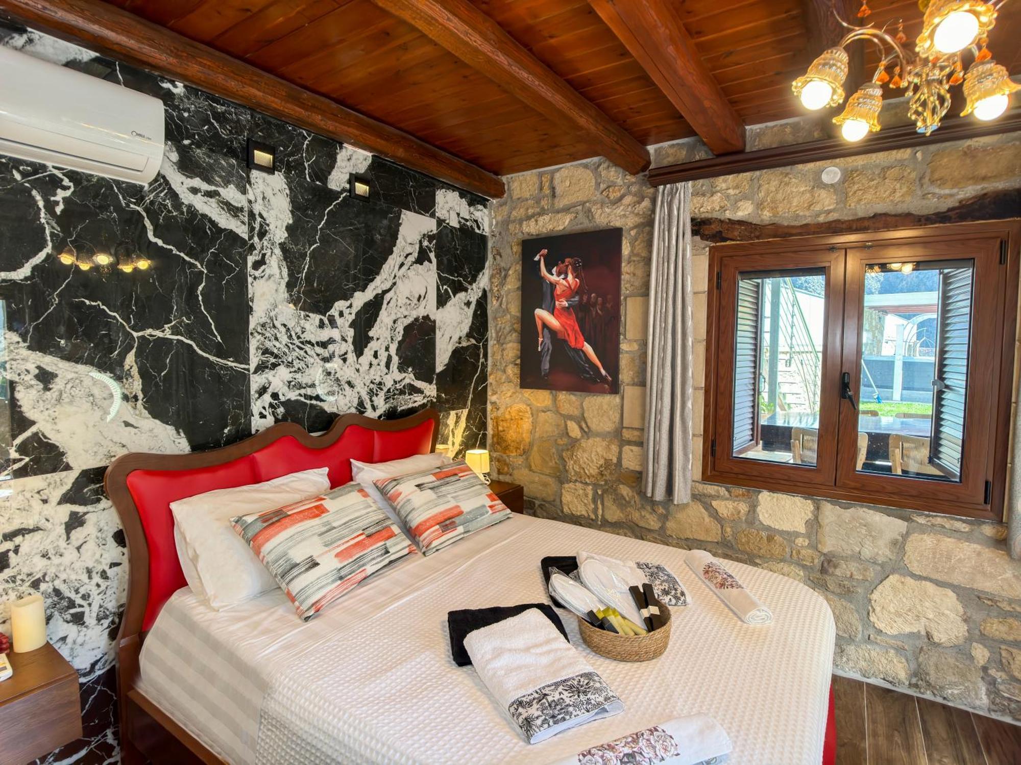 Heated Private 50sqm Pool, Jacuzzi, Spa - Ozone&Salt - Villa Rokka Kíssamos Esterno foto